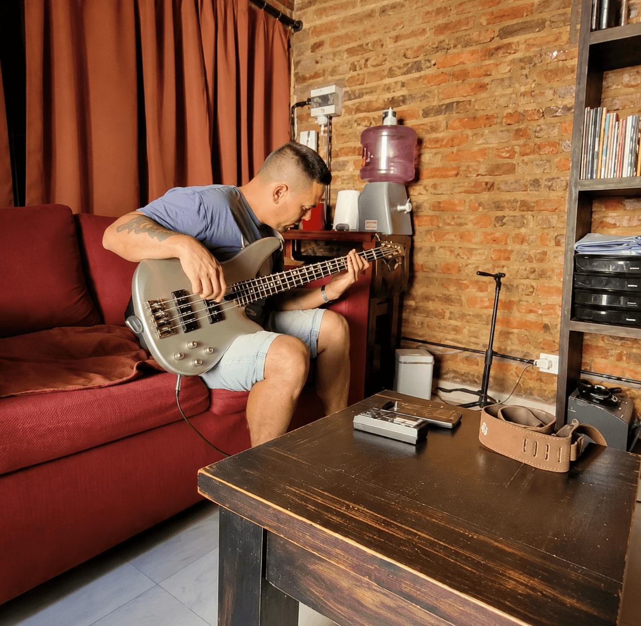 Producción y grabación de bajo junto a Emiliano Gallo